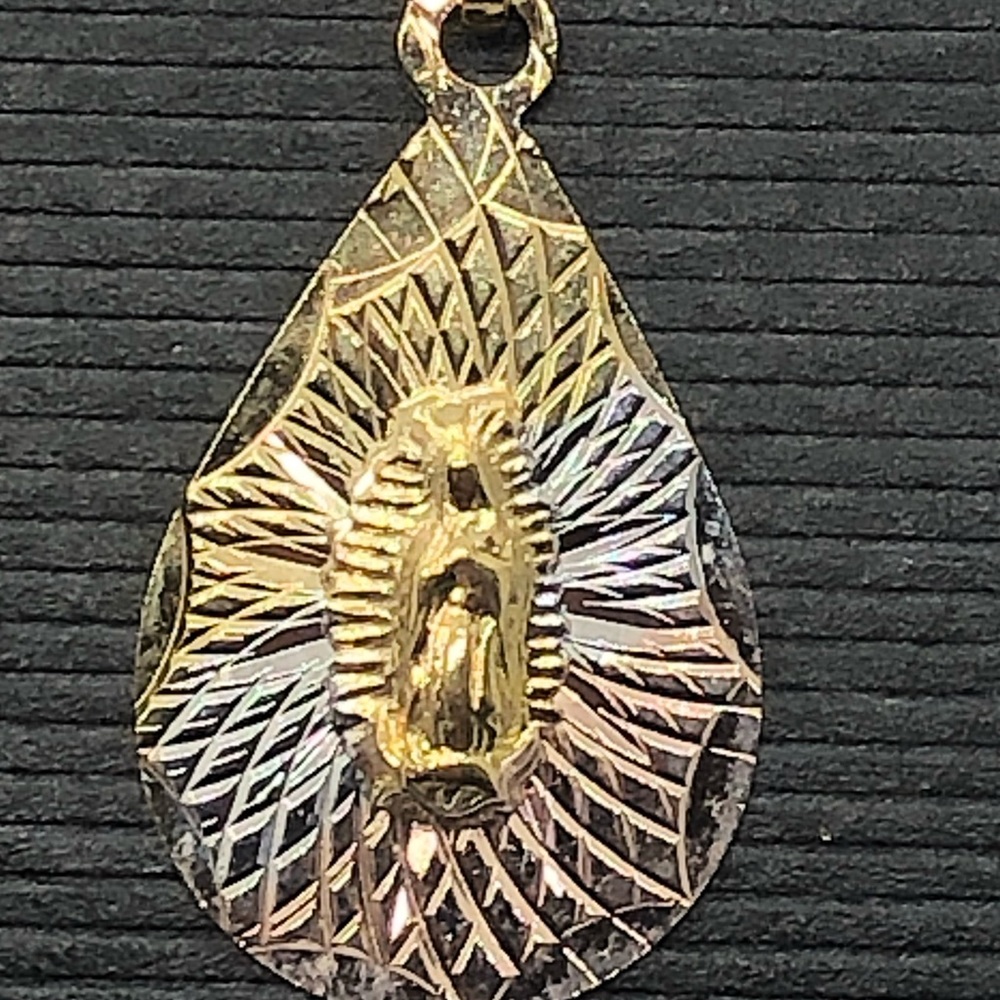 Beautiful Pendant For Gorgeous Females